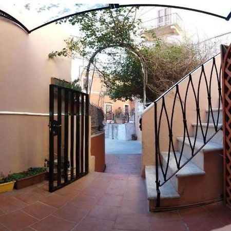 Locanda Genovese 20 La Maddalena  Kültér fotó