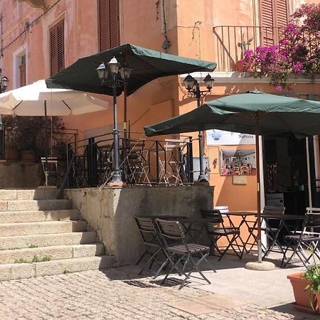 Locanda Genovese 20 La Maddalena  Kültér fotó